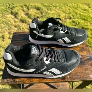 Women’s free box size 8, black and white shoes